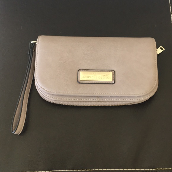 Designer brands clutch bundle - Picture 3 of 8